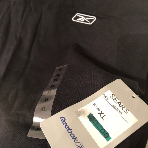 Men’s Reebok tee - Picture 2 of 3